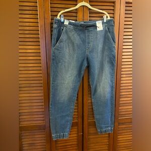 Denizen by Levi's Women’s size large denim joggers / jeans new with tags